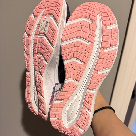 Skechers Women's Navy and Pink Athletic Shoes workout slip in size 8 - Picture 3 of 5